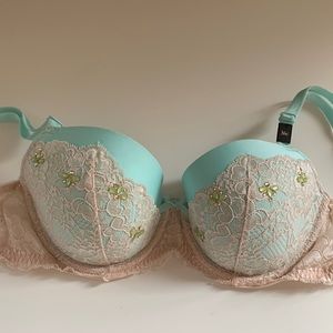 Victoria’s Secret Dream Angels cream lace push up bra